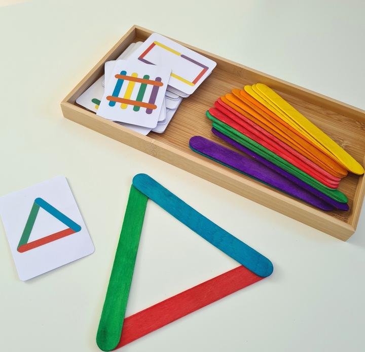 Produktbild Activity Board Lernspielset, Motorikspielzeug, Legespiel mit Holzstäbchen & Motivkarten, Vorschulerziehung