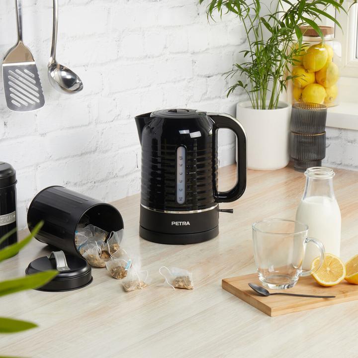 Actual product image Petra PT5572BLKVDE Oscuro 3KW kettle (1.70 l)