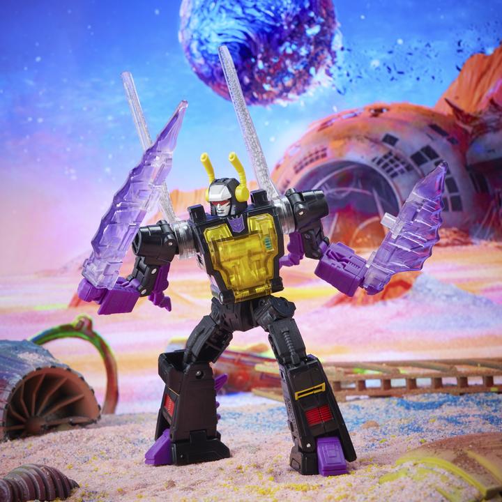 Actual product image Transformers Generations Legacy 14 cm tall deluxe Kickback action figure, for children 8 years and older.
