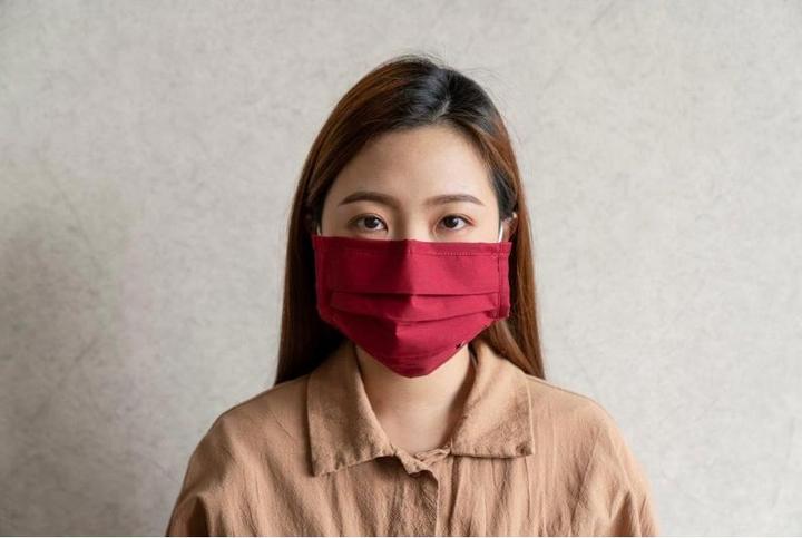 Actual product image Nuts HEIQ Viroblock Textile Mask Red (1 x)
