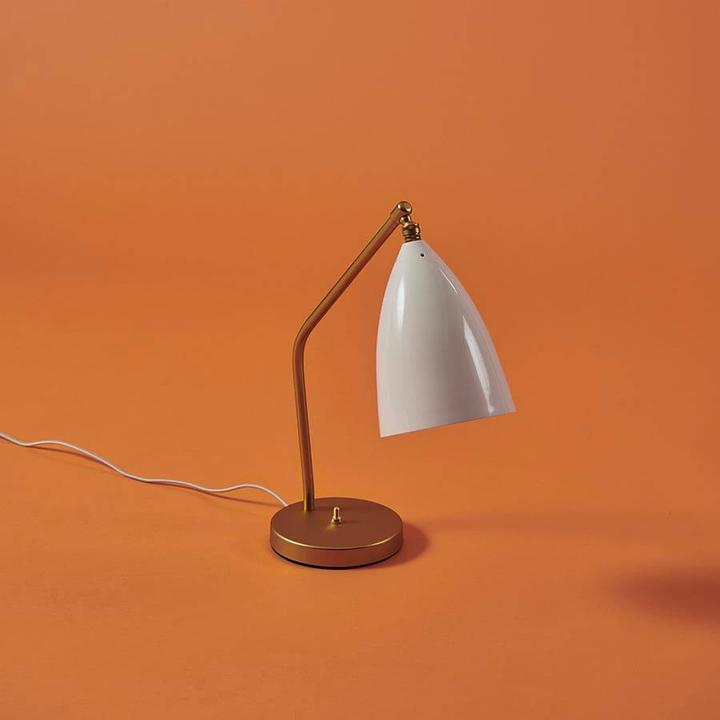 Immagine prodotto Gubi Lampada da tavolo Gräshoppa Alabastro lucido Bianco/Ottone (E14)