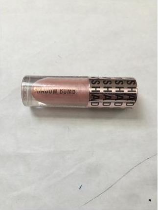 Actual product image Makeup Revolution Shadow Bomb Cream Eyeshadow 4.6 ml - (Love Struck Champagne)