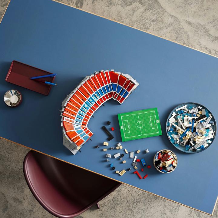 Image du produit LEGO Le Camp Nou - FC Barcelone (10284, LEGO Creator Expert, LEGO difficiles à trouver)