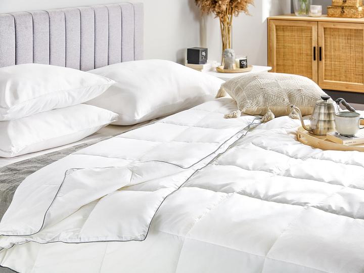 Produktbild Beliani 4-Jahreszeiten-Bettdecke Mikrofaser 135 x 200 cm NUPTSE (115000 g, 135 x 200 cm)