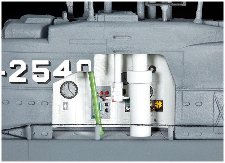 Actual product image Revell Submarine type XXI with interior
