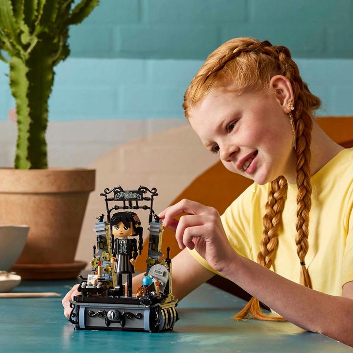 Image du produit LEGO Figure de construction Wednesday Addams (76780, LEGO Wednesday)