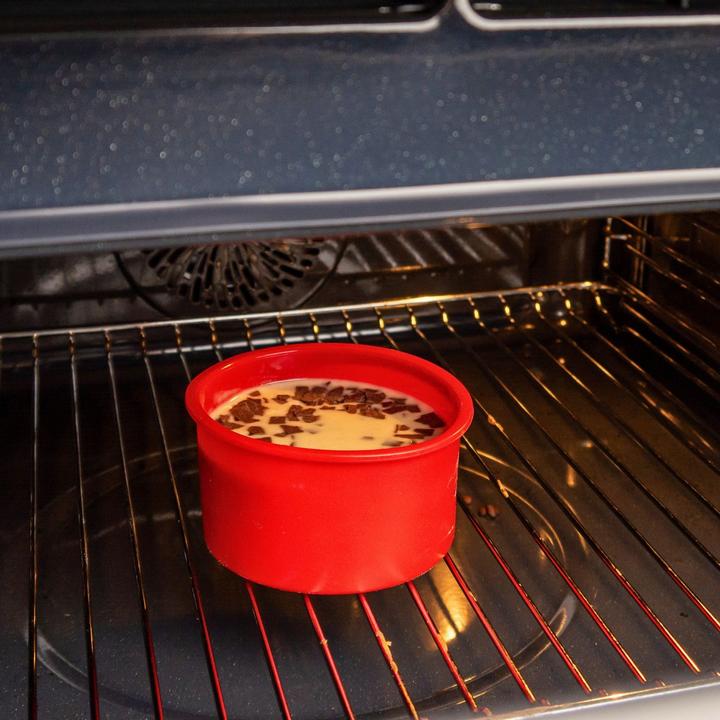 Produktbild Intirilife 4-teiliges Set runde Silikon Kuchenbackformen in Rot - 10 cm, 16.3 cm, 19.8 cm, 25 cm (25 cm)