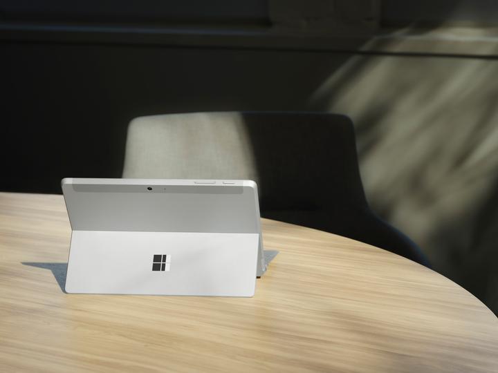 Produktbild Microsoft Surface Go 3 (10.50", Intel Pentium Gold 6500Y, 8 GB, 128 GB, CH)