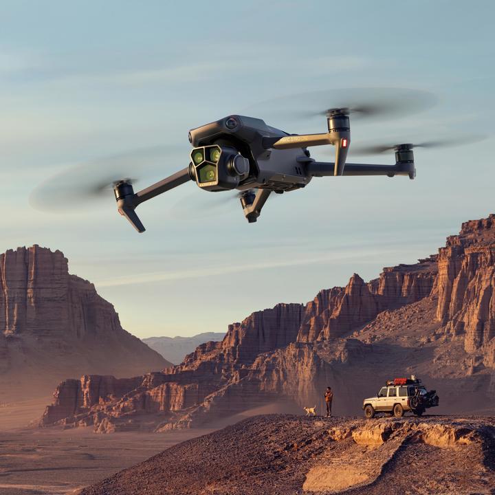 Produktbild DJI Mavic 3 Pro Cine Premium Combo (43 min, 963 g, 20 Mpx)