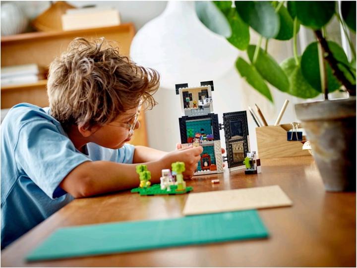 Actual product image LEGO The Panda House (21245, LEGO Minecraft)