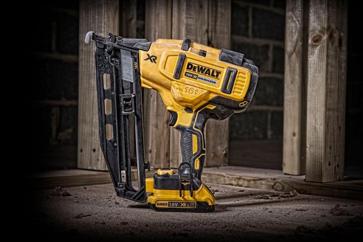 Actual product image DeWalt NAILER 18V 16Ga 32-63mm 2 x 2.0Ah LI-ION BRUSHLES DCN660D2