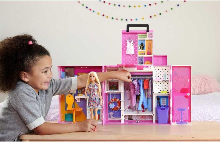 Image du produit Barbie Une garde-robe de rêve et une poupée blonde
