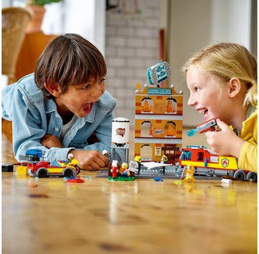 Produktbild LEGO Feuerwehreinsatz mit Löschtruppe (60321, LEGO City)