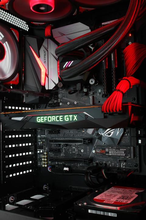 Produktbild Mifcom Battlebox Titan Xp (Intel Core i7-7700K, 32 GB, 500 GB, Titan Xp)