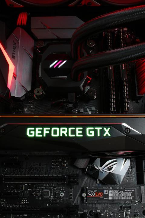 Produktbild Mifcom Battlebox Titan Xp (Intel Core i7-7700K, 32 GB, 500 GB, Titan Xp)