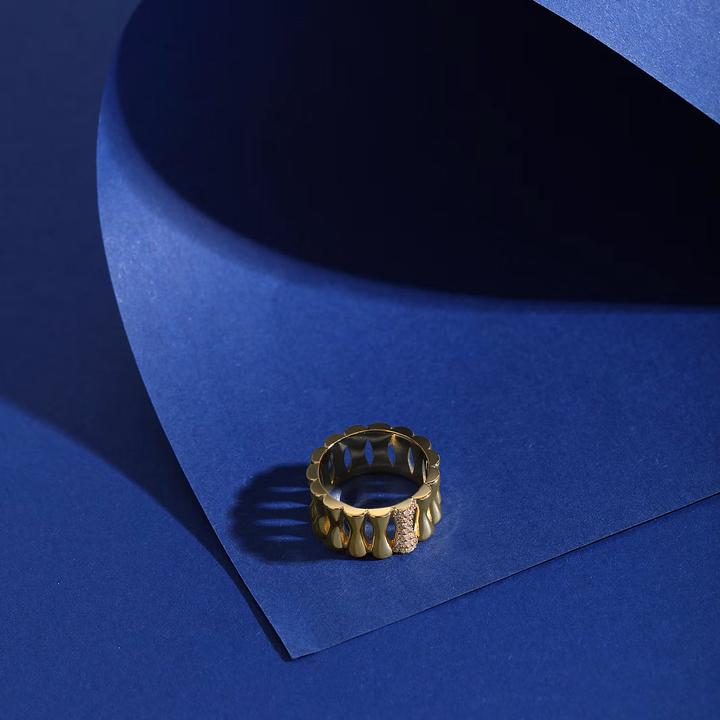 Immagine prodotto Morellato Essenza SAWA19 Anello moderno in argento riciclato placcato oro - Circuito: 54 mm (54, 925 Argento)
