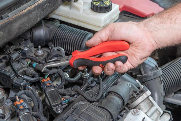 Actual product image Vigor FLAT ROUND NOSE PLIERS,ANGLED,200MM (200 mm)