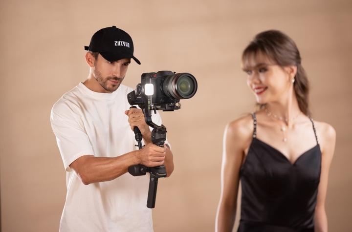 Produktbild Zhiyun Crane 4 Combo (Spiegelreflexkamera, Systemkamera, 6 kg)
