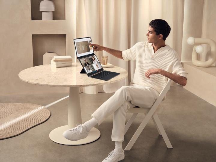 Produktbild ASUS Zenbook Duo (14", Intel Core Ultra 9 285H, 32 GB, 2000 GB, DE)