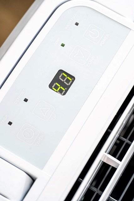 Actual product image Adler Compressor dehumidifier AD-7861 (60 m², 10 l/24h)