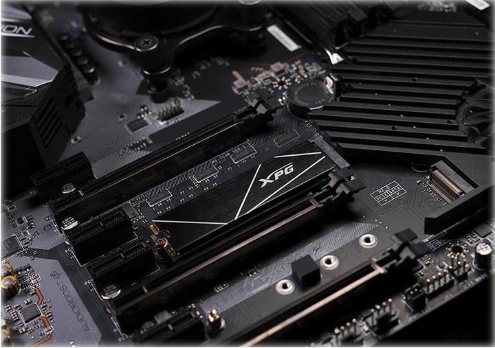 Actual product image Adata XPG Gammix S70 Blade (1000 GB, M.2 2280)