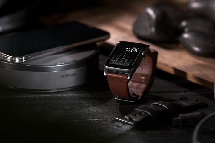 Actual product image Nomad Modern Connector Strap (44 mm, Leather, Stainless steel)