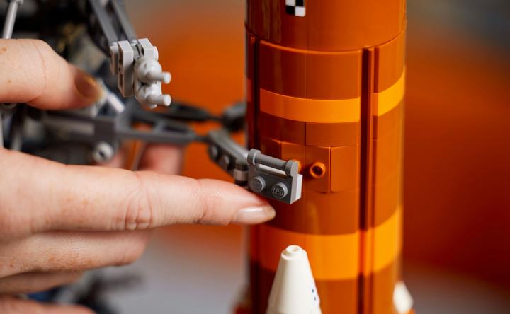 Produktbild LEGO NASA Artemis Startrampe (10341, LEGO Icons, LEGO Seltene Sets)