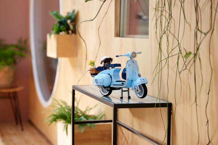 Image du produit LEGO Vespa 125 (10298, LEGO Icons, LEGO difficiles à trouver)
