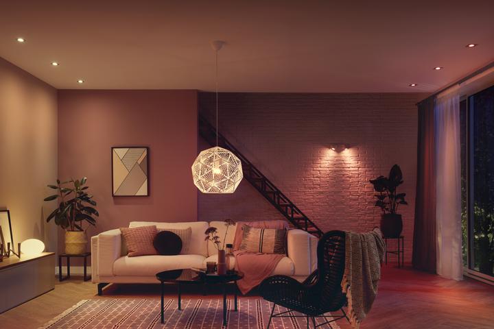 Actual product image Philips Hue White Ambiance (E27, 11 W, 1100 lm, 2 x, F)