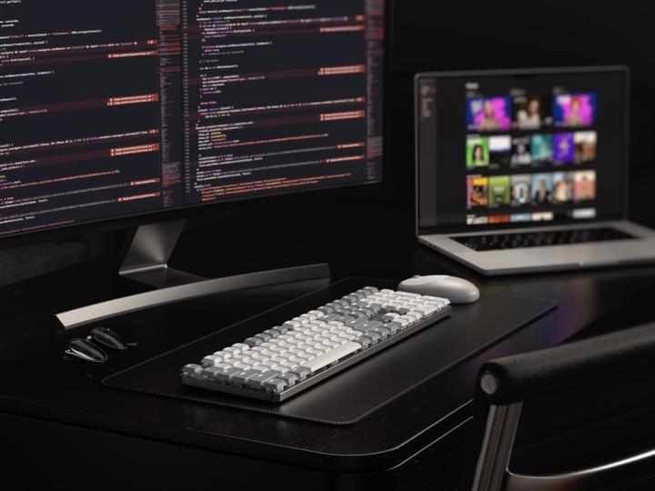 Actual product image Satechi SM3 Slim Mechanical Backlit BT Keyboard Light German (US, Cable)