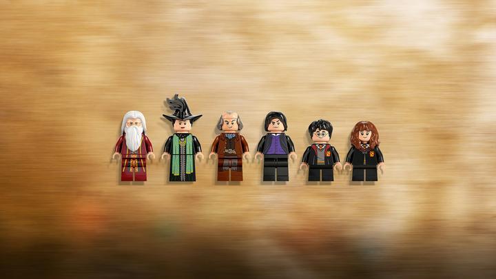 Produktbild LEGO Hogwarts: Dumbledores Büro (76402, LEGO Harry Potter)