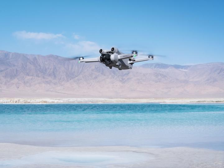 Actual product image DJI Mini 3 Pro with RC Controller (34 min, 249 g, 48 Mpx)