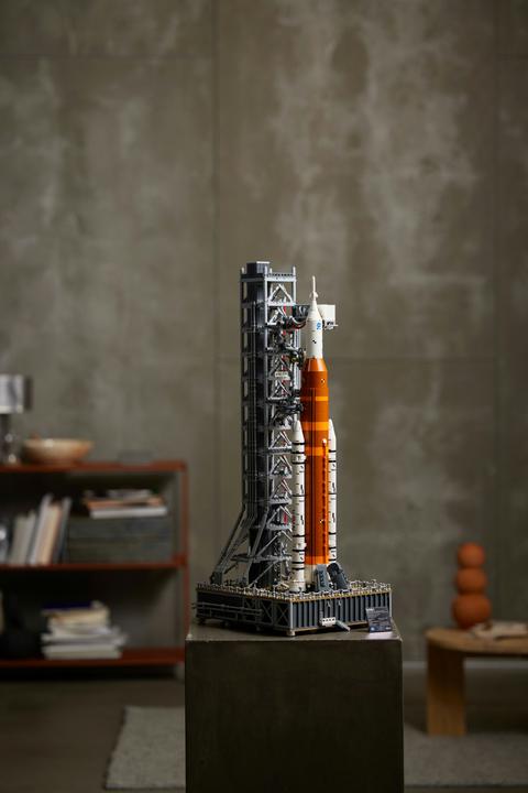 Produktbild LEGO NASA Artemis Startrampe (10341, LEGO Icons, LEGO Seltene Sets)
