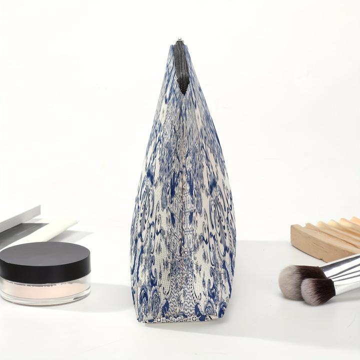 Actual product image Only-Bags.Store Chic Blau & Weiss Porzellan Floral Kosmetiktasche für Frauen - wasserdicht, grosse Kapazität