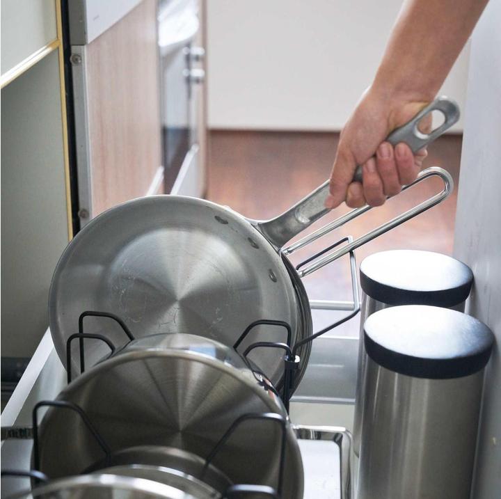 Produktbild Yamazaki Ausziehbarer Topf- & Pfannen-Organizer TOWER (Kunststoff, Metall)