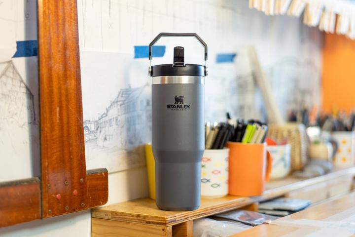 Actual product image Stanley 1913 - The IceFlow Flip Straw Tumbler - 0.89L / 30oz - Charcoal (0.85 l)