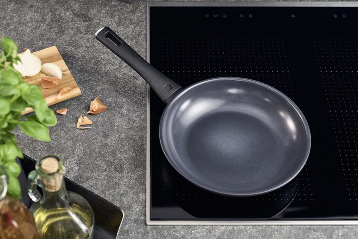 Actual product image Zwilling - Madura Plus Ceramic Fry Pan - Sort - 24 cm (24 cm, Frying pan, Ceramic)