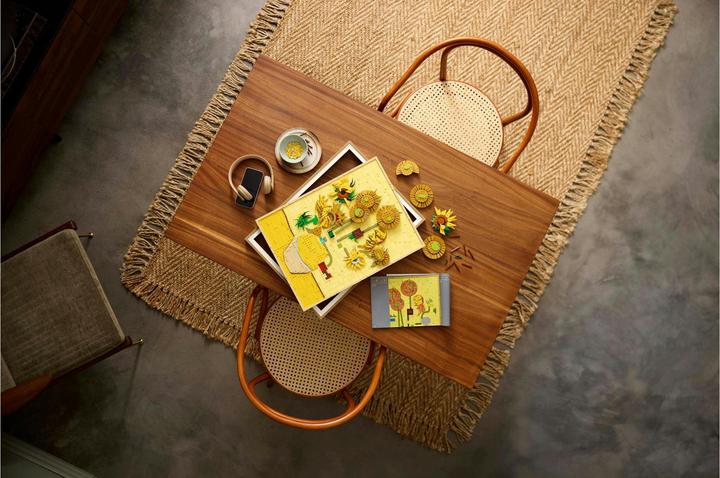 Image du produit LEGO Vincent van Gogh - Tournesols (31215, LEGO DC, LEGO difficiles à trouver)
