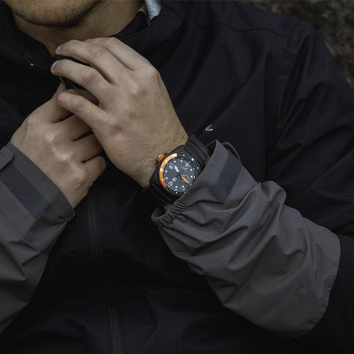 Immagine prodotto Luminox La sopravvivenza di Bear Grylls (Fatto in Svizzera, Orologio da polso analogico, 42 mm)
