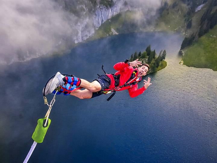 Immagine prodotto Smartbox Bungee jumping sullo Stockhorn con un drink per 2 persone (2 pers.)