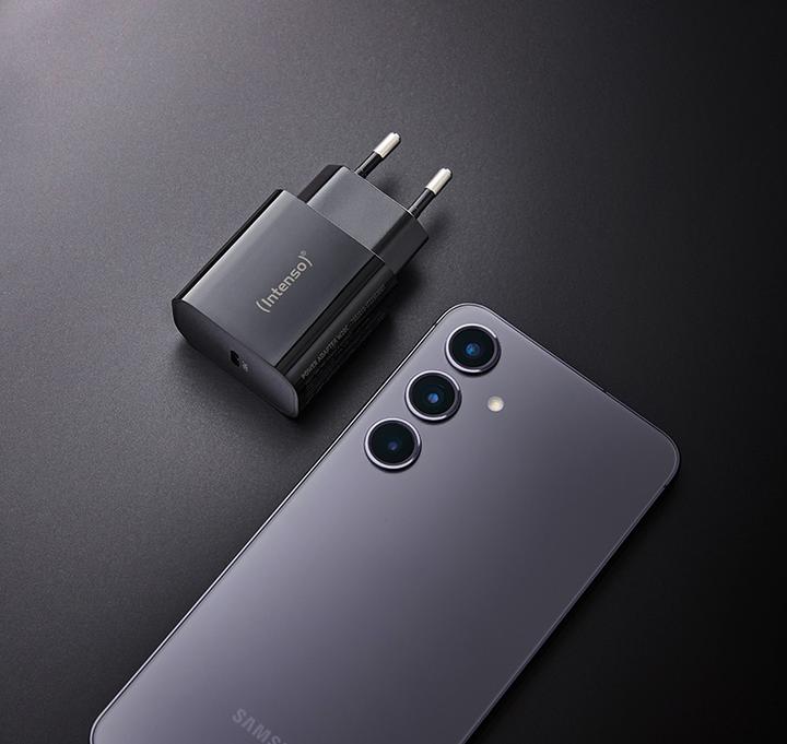 Image du produit Intenso Power Adapter W20C, 20W, USB-C Anschluss, für iPhone, Samsung Galaxy, iPad und mehr, schwarz (20 W)