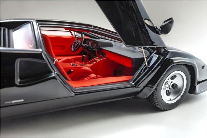 Immagine prodotto Kyosho Lamborghini Countach LP5000 Quattrovalvove Schwarz, 1:18