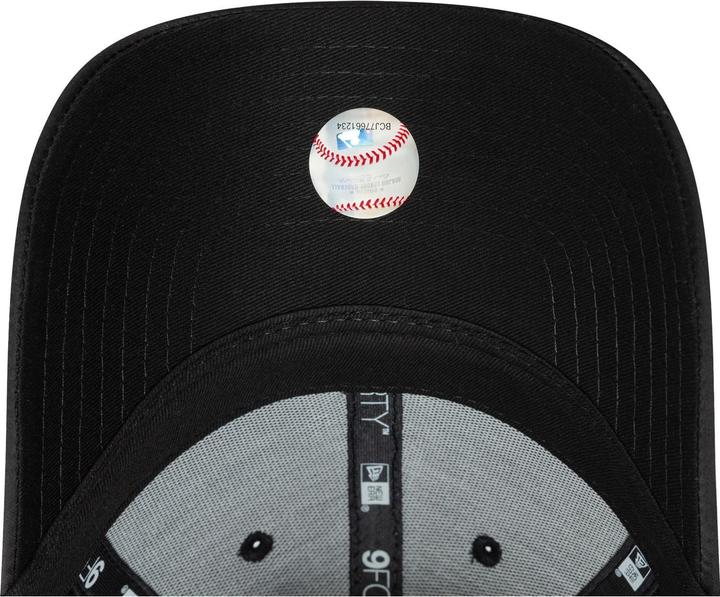 Actual product image New Era 9Forty Damen Cap - SATIN New York Yankees schwarz