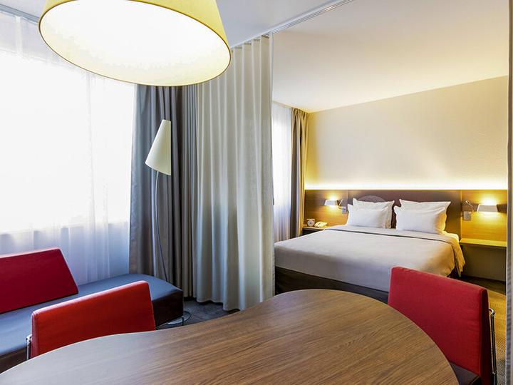 Produktbild Smartbox Luxus-Familienurlaub mit 2 Übernachtungen und Themenwanderung in Genf (2 Pers.)