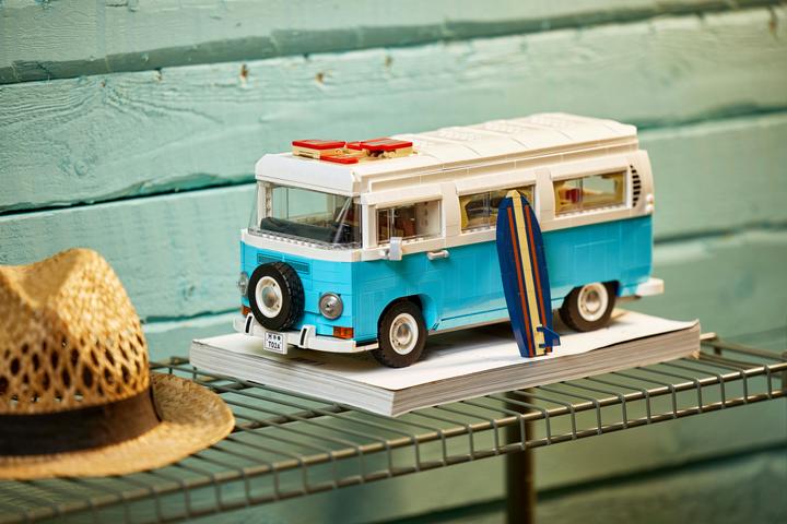 Immagine prodotto LEGO Volkswagen T2 Camping Bus (10279, LEGO Creator Expert, Set LEGO rari)