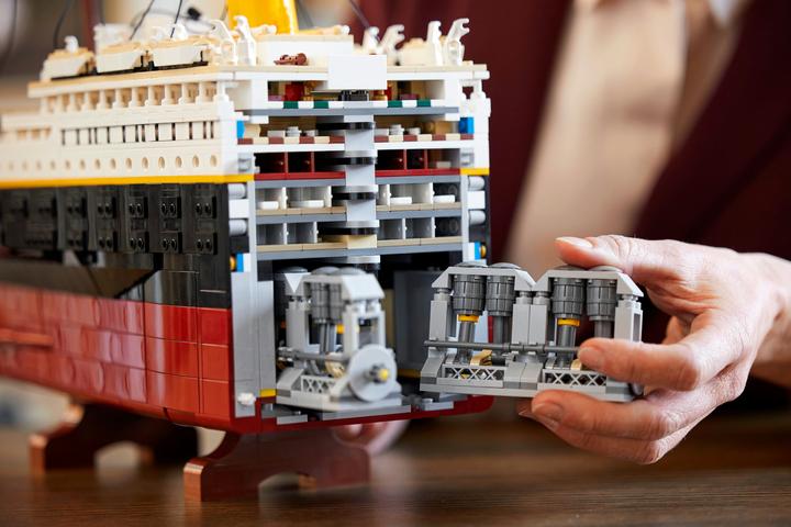 Actual product image LEGO Titanic (10294, LEGO Creator Expert, LEGO Rare Sets)