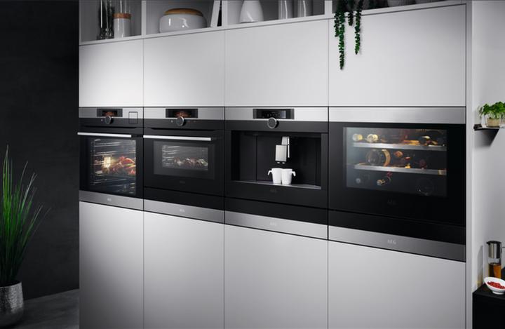Produktbild AEG Kompakter Weinkühlschrank / Touch-Bedienung / Temperaturanzeige / bis zu 18 Flaschen KWK884520M