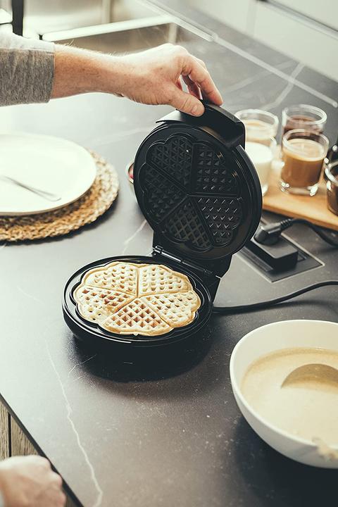 Actual product image Severin 2103 stainless steel brushed-black, 1300 W, heart-shaped, number of wafers 5
