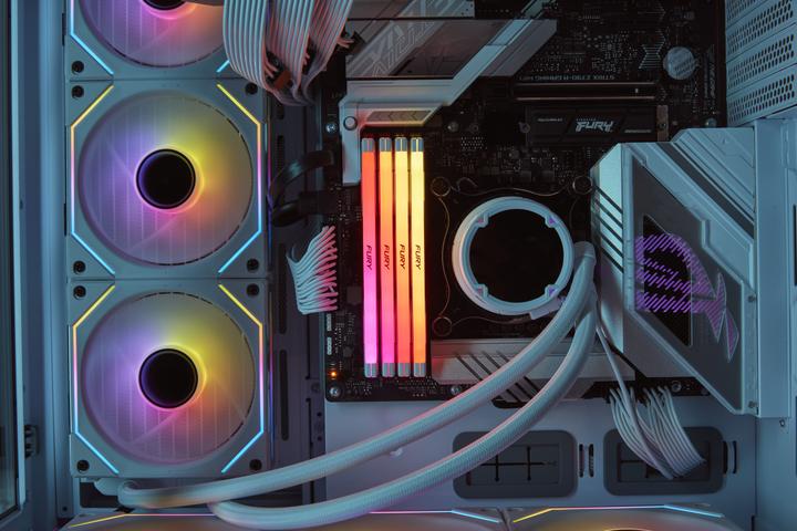 Image du produit Kingston 24GB 8800MT/s DDR5 CL42 CUDIMM FURY Renegade RGB White (1 x 24 Go, 8800 MHz, RAM DDR5, CU-DIMM)