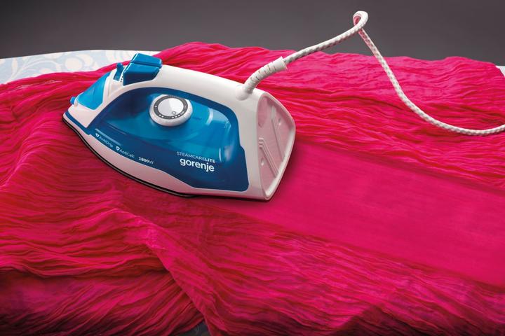 Actual product image Gorenje SIH1800BLT Steam Iron, 1800 W, Water tank capacity 250 ml, Continuous steam 25 g/min, Blue/White (1800 W, 80 g/min)